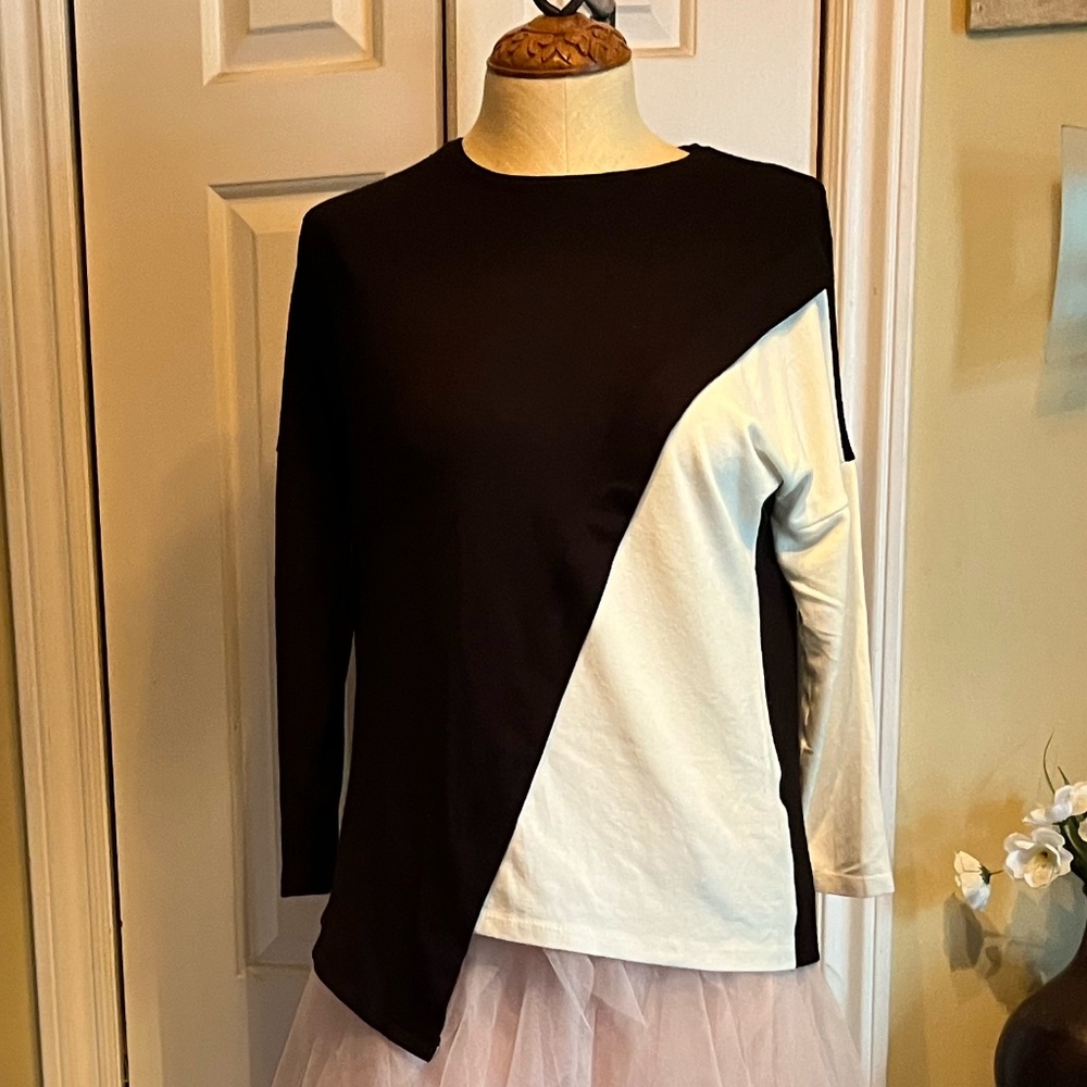 Milan Kiss Black and White Long Sleeve Top Size S